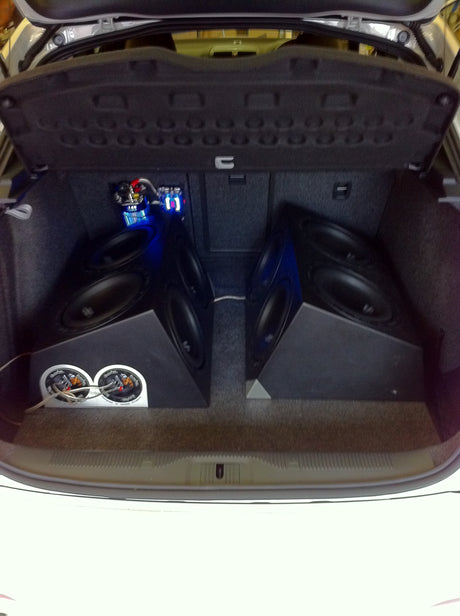 Skoda Octavia Dynaudio + heavy bass system