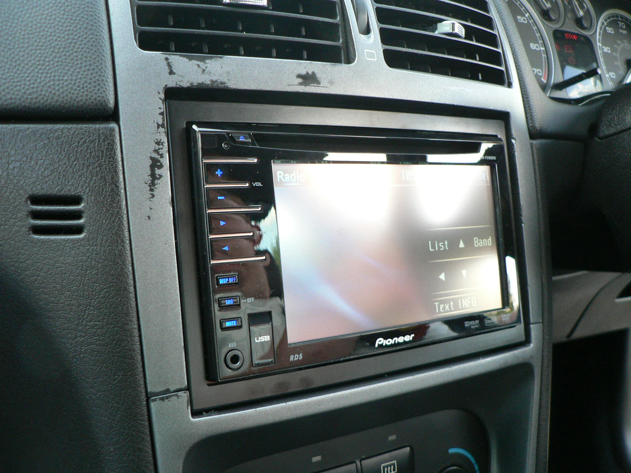 Car Audio Centre Leicester, Pioneer AVH-P3100DVD fitted to Peugeot 307