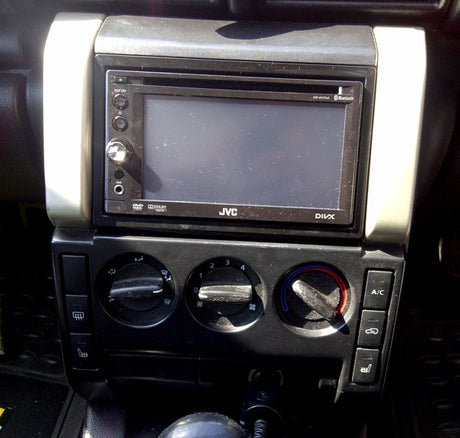 JVC KW-AVX740 Double din multimedia system installed into Land Rover FreeLander