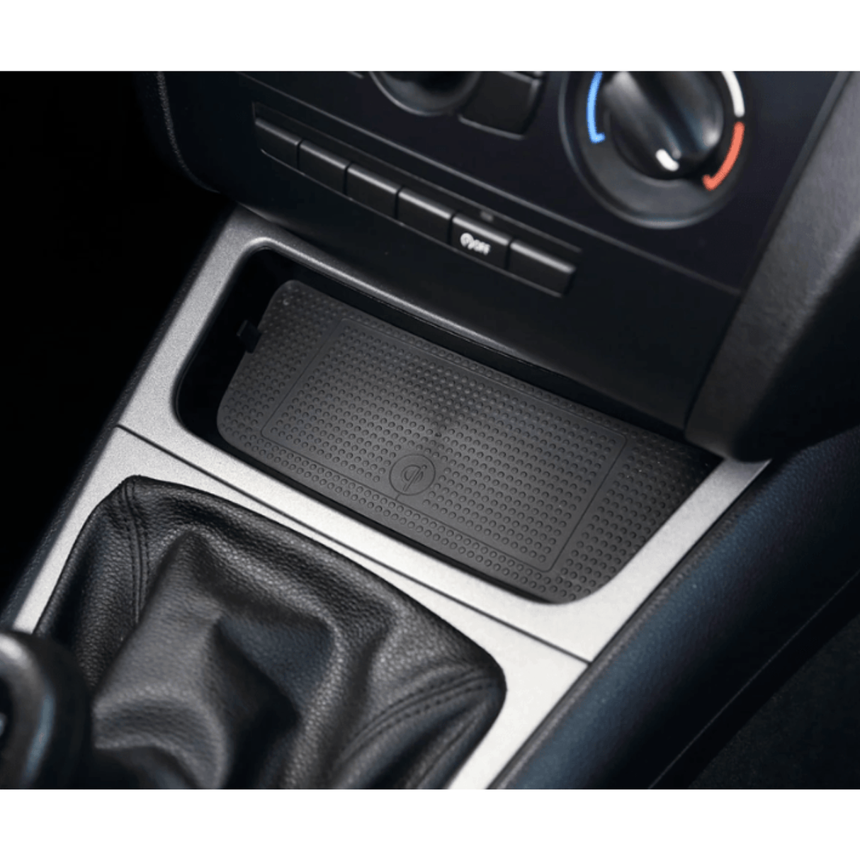 In Car Tec Phone chargers INBAY 26-105 10W Integrated Wireless Smartphone Charging Tray for BMW 1 Series E81/E82/E87/E88