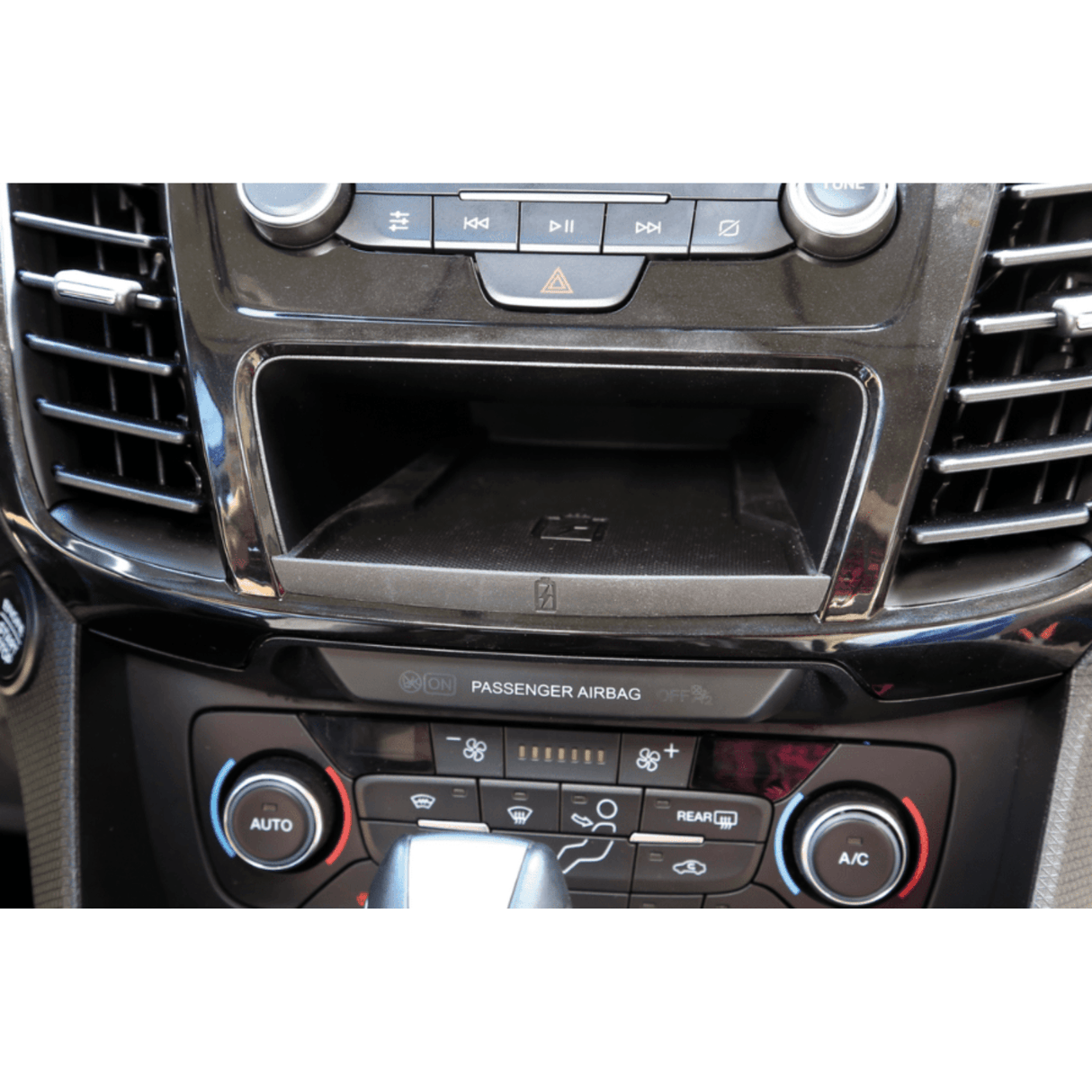 In Car Tec Phone chargers INBAY 26-110 10 W Wireless Charging Pocket for Ford Transit Connect & Tourneo Connect