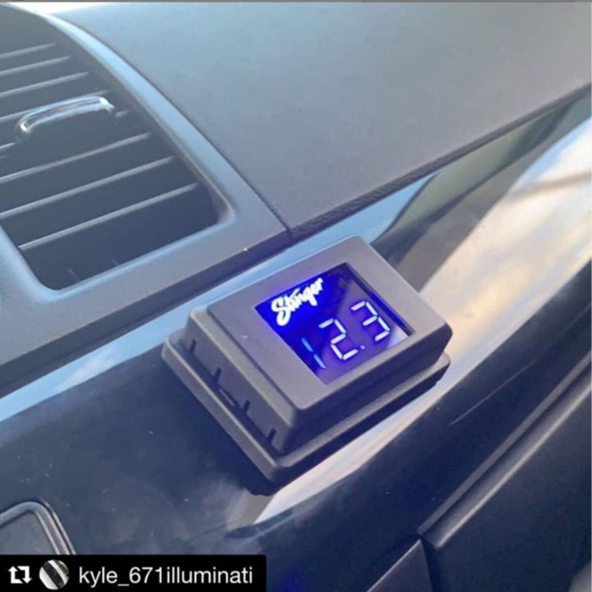 Stinger Stereo Fitting Stinger SVMB Universal Mounting Voltage System Monitor with a Blue LED Voltage Display